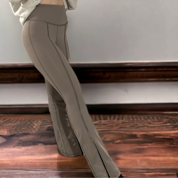 TNA Pants - TNA BUTTER ATMOSPHERE SPLIT HIGH-RISE LEGGINGS •  XS